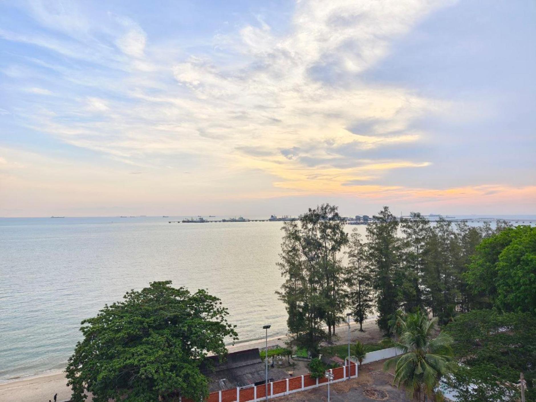 Mutiara Melaka Beach Resort By Glex Tangga Batu Exterior photo
